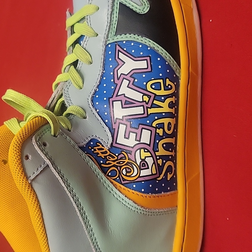 *RARE* Colorful Betty Boop Toon High-Top Sneakers - Picture 5 of 11